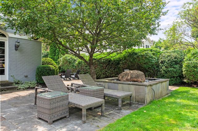 3390 Burning Bush Road, Bloomfield Hills, MI 48301