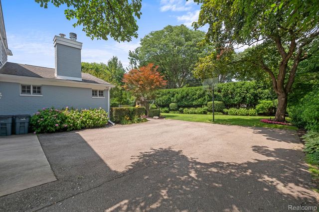 3390 Burning Bush Road, Bloomfield Hills, MI 48301