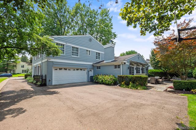 3390 Burning Bush Road, Bloomfield Hills, MI 48301
