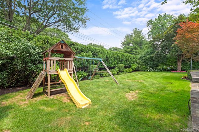 3390 Burning Bush Road, Bloomfield Hills, MI 48301