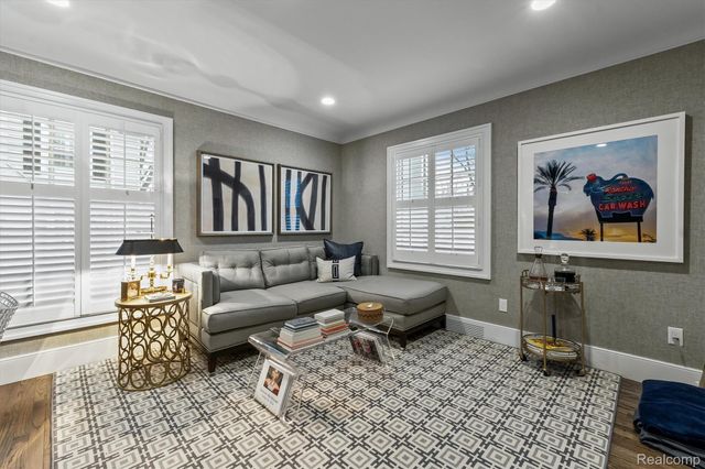 3390 Burning Bush Road, Bloomfield Hills, MI 48301