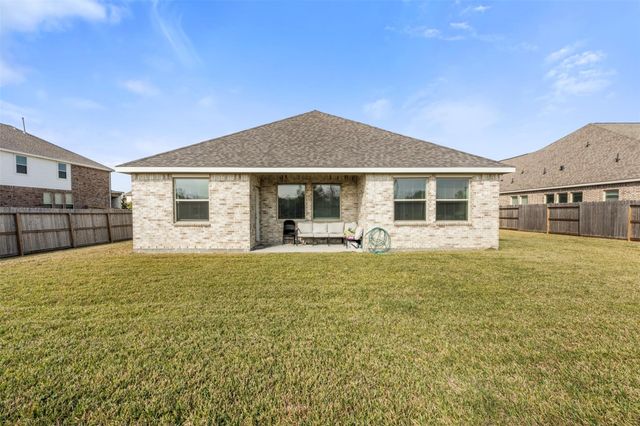 11918 Autumn Leaf Drive, Mont Belvieu, TX 77535