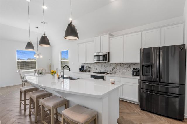 11918 Autumn Leaf Drive, Mont Belvieu, TX 77535