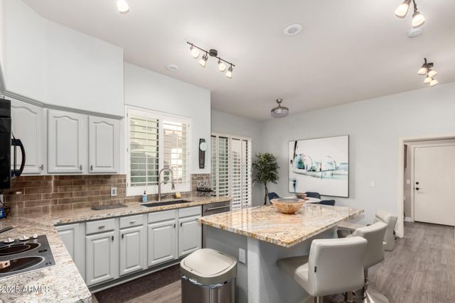 333 N PENNINGTON Drive 15, Chandler, AZ 85224