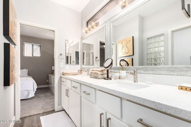 333 N PENNINGTON Drive 15, Chandler, AZ 85224