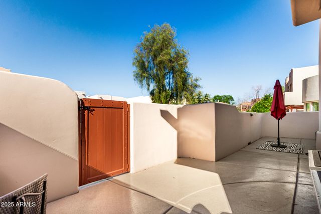 333 N PENNINGTON Drive 15, Chandler, AZ 85224