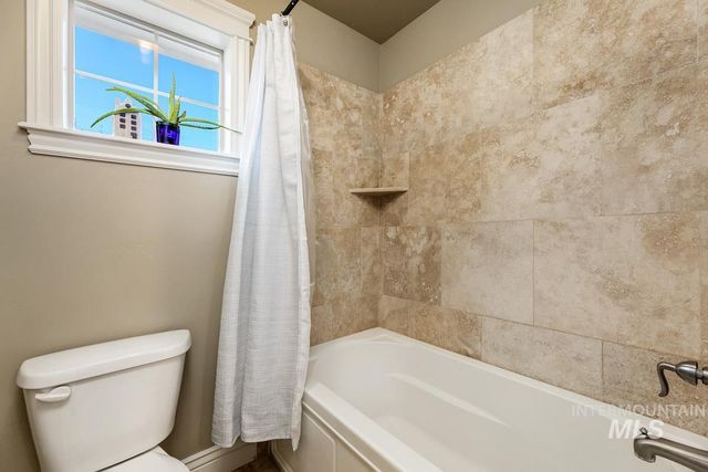 4212 W Pine Meadows Drive, Eagle, ID 83616