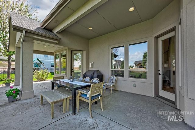 4212 W Pine Meadows Drive, Eagle, ID 83616
