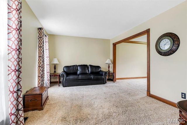 13 Tremaine Court, St Charles, MO 63304