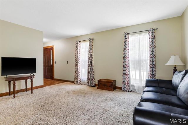 13 Tremaine Court, St Charles, MO 63304