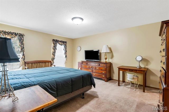 13 Tremaine Court, St Charles, MO 63304