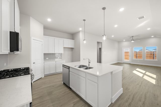 7404 Summer Sunset Drive, Denton, TX 76249