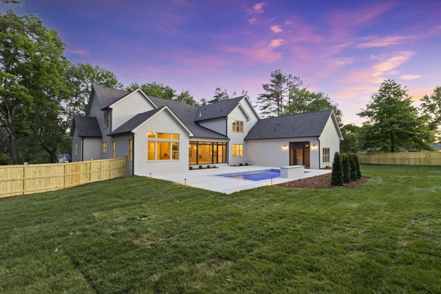 9016 Hood Pl, Brentwood, TN 37027