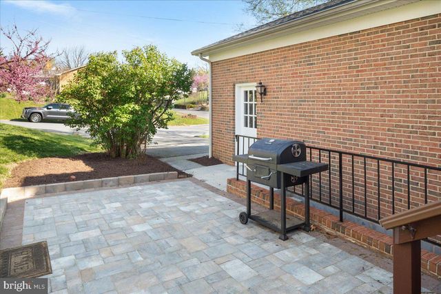 1300 CAROLINE ST, Winchester, VA 22601
