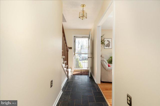 1300 CAROLINE ST, Winchester, VA 22601
