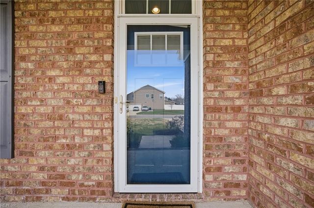 109 Green CT, Carrollton, VA 23314