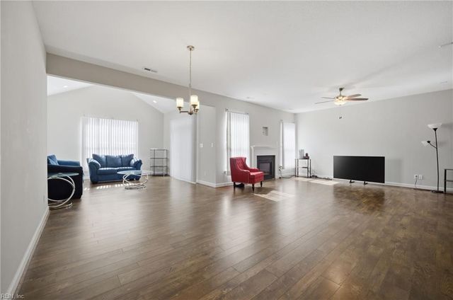 109 Green CT, Carrollton, VA 23314