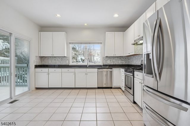 108 Kent Dr, Roseland Boro, NJ 07068