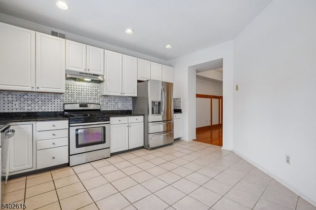 108 Kent Dr, Roseland Boro, NJ 07068