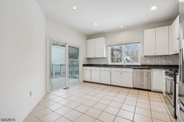 108 Kent Dr, Roseland Boro, NJ 07068