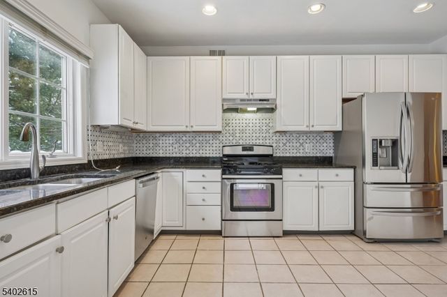 108 Kent Dr, Roseland Boro, NJ 07068