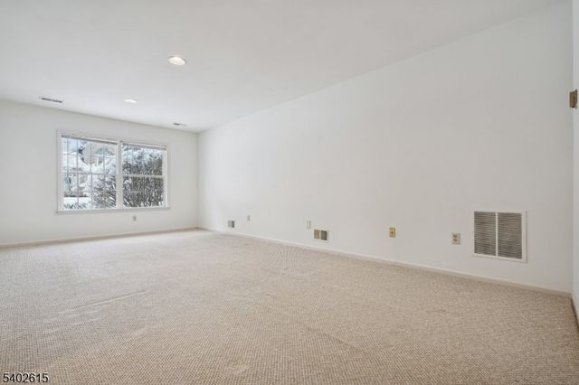 108 Kent Dr, Roseland Boro, NJ 07068