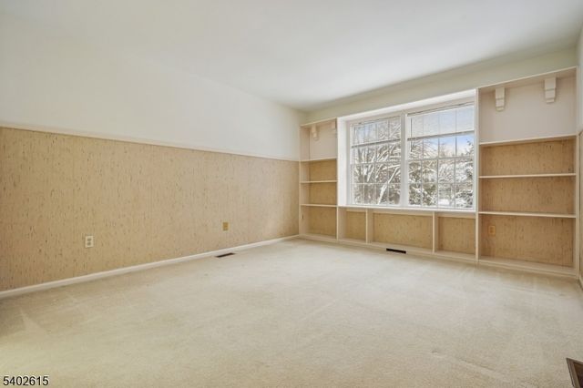 108 Kent Dr, Roseland Boro, NJ 07068