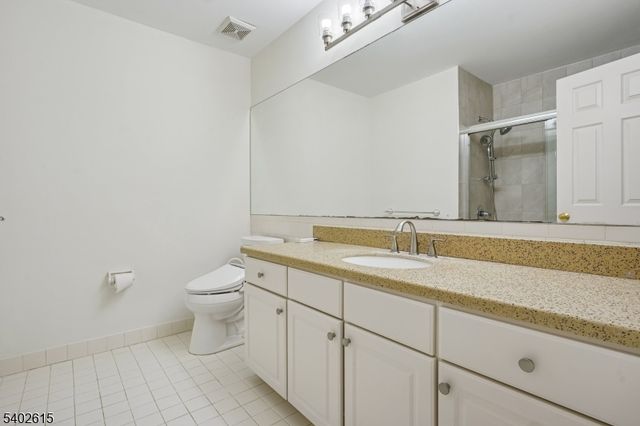 108 Kent Dr, Roseland Boro, NJ 07068