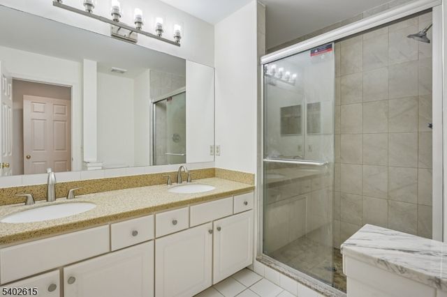 108 Kent Dr, Roseland Boro, NJ 07068