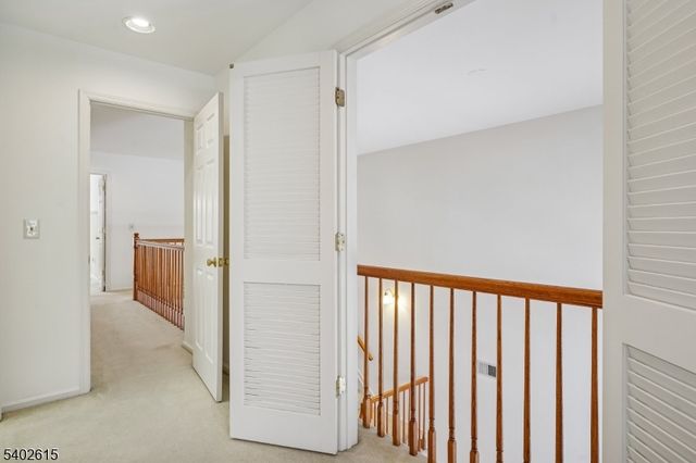 108 Kent Dr, Roseland Boro, NJ 07068