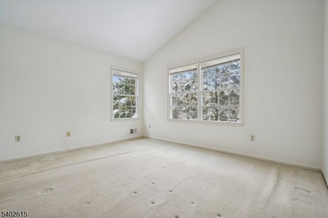 108 Kent Dr, Roseland Boro, NJ 07068