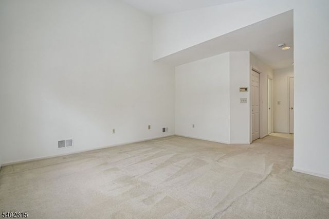 108 Kent Dr, Roseland Boro, NJ 07068