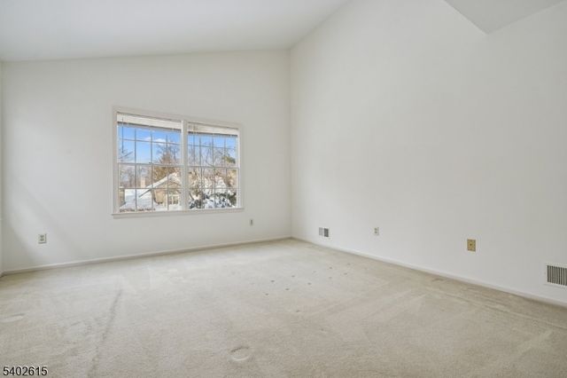 108 Kent Dr, Roseland Boro, NJ 07068