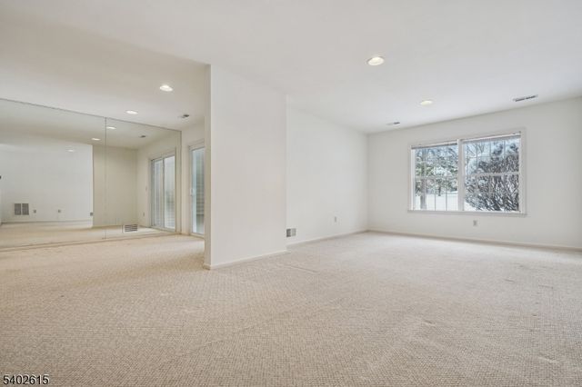 108 Kent Dr, Roseland Boro, NJ 07068