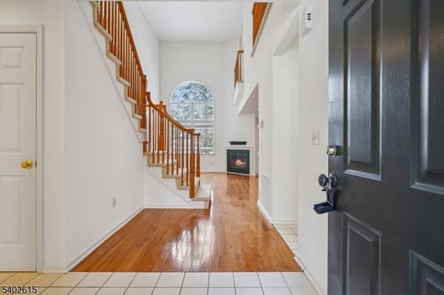 108 Kent Dr, Roseland Boro, NJ 07068