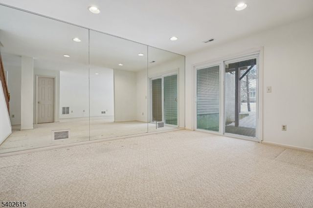 108 Kent Dr, Roseland Boro, NJ 07068