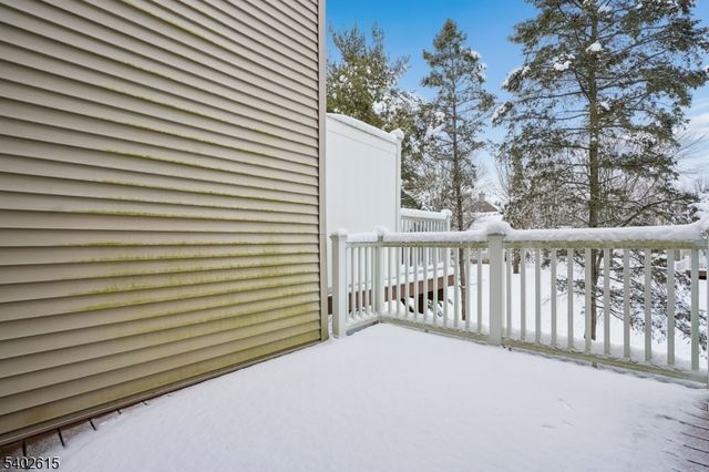 108 Kent Dr, Roseland Boro, NJ 07068