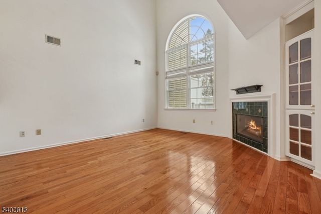 108 Kent Dr, Roseland Boro, NJ 07068