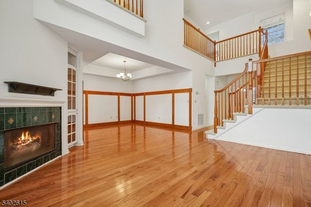 108 Kent Dr, Roseland Boro, NJ 07068