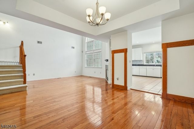 108 Kent Dr, Roseland Boro, NJ 07068