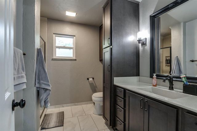 513 S Lakehoma Place Drive, Mustang, OK 73064