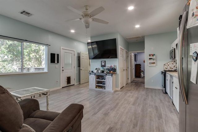 513 S Lakehoma Place Drive, Mustang, OK 73064