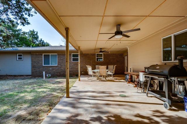 513 S Lakehoma Place Drive, Mustang, OK 73064