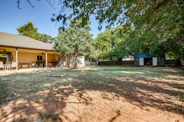513 S Lakehoma Place Drive, Mustang, OK 73064