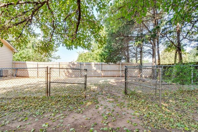 513 S Lakehoma Place Drive, Mustang, OK 73064