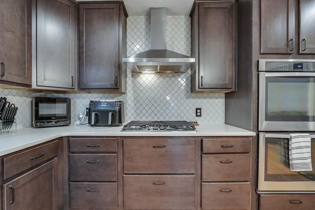 513 S Lakehoma Place Drive, Mustang, OK 73064