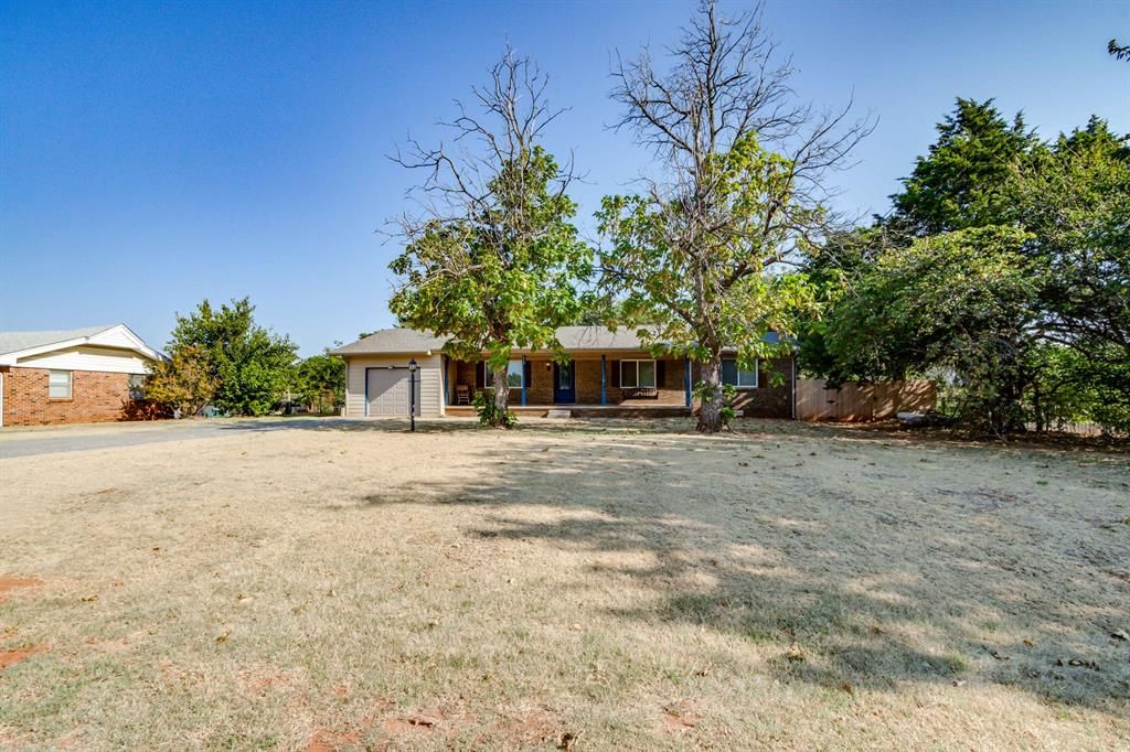 513 S Lakehoma Place Drive, Mustang, OK 73064