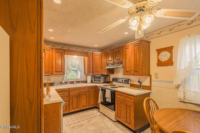 32 W 12th Avenue, Gloversville, NY 12078