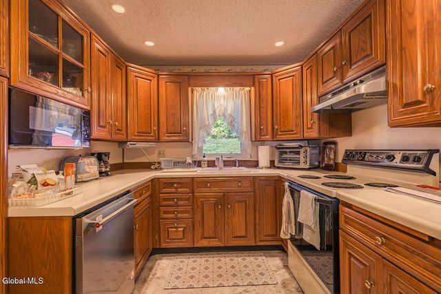 32 W 12th Avenue, Gloversville, NY 12078