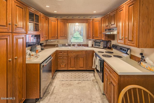 32 W 12th Avenue, Gloversville, NY 12078